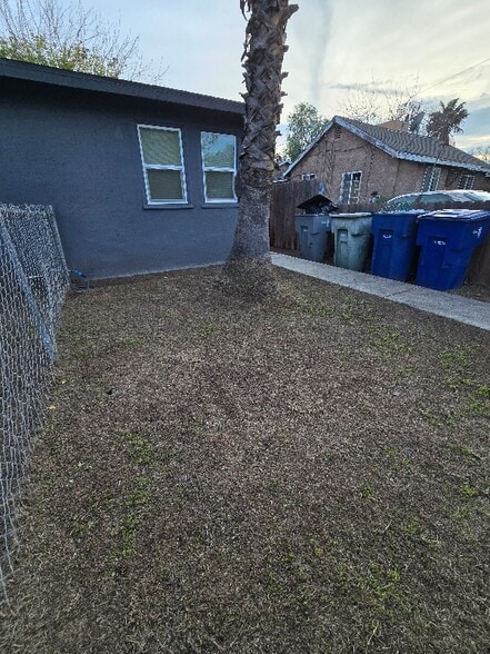 Building Photo - 1608 E Yale Ave