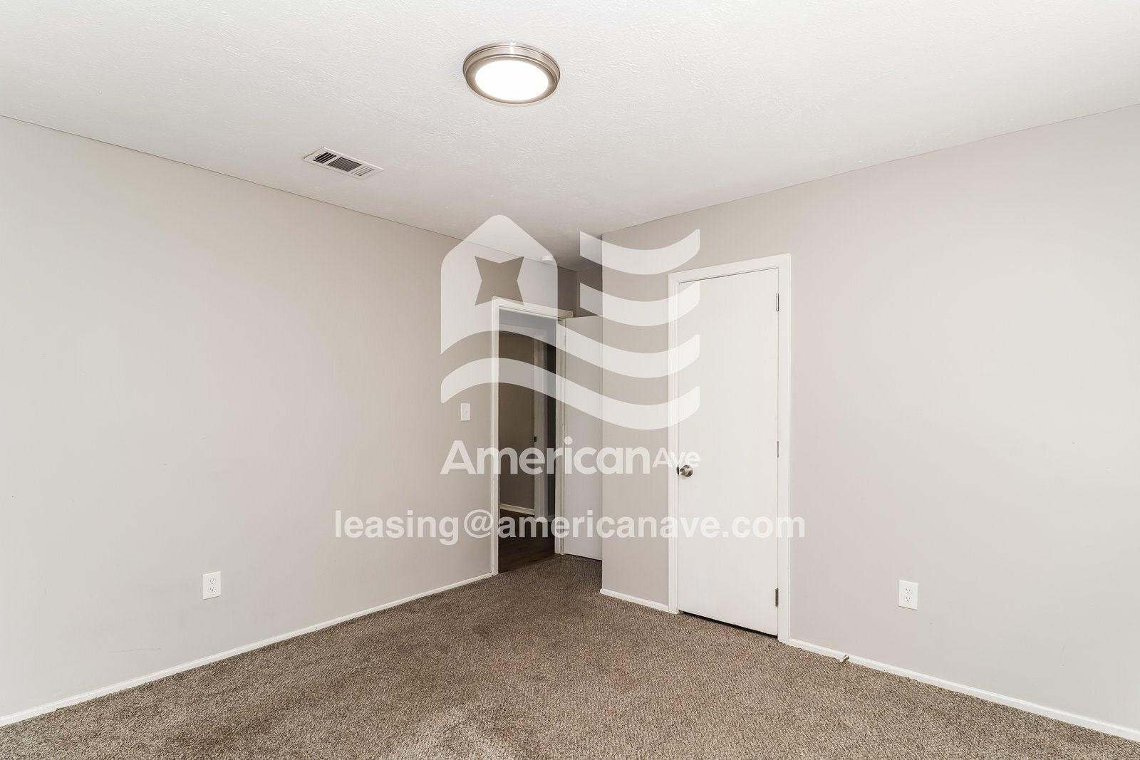 Building Photo - 2640 Greenfield Ave