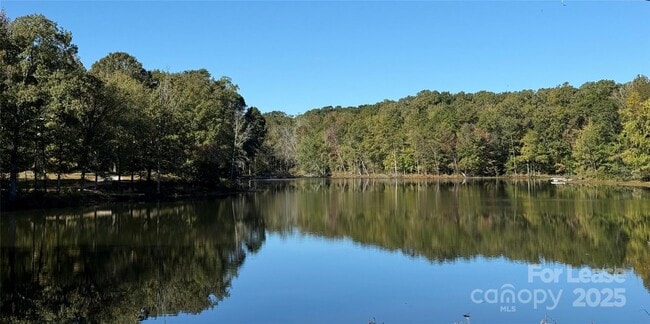 Building Photo - 1011 Lakeshore Dr