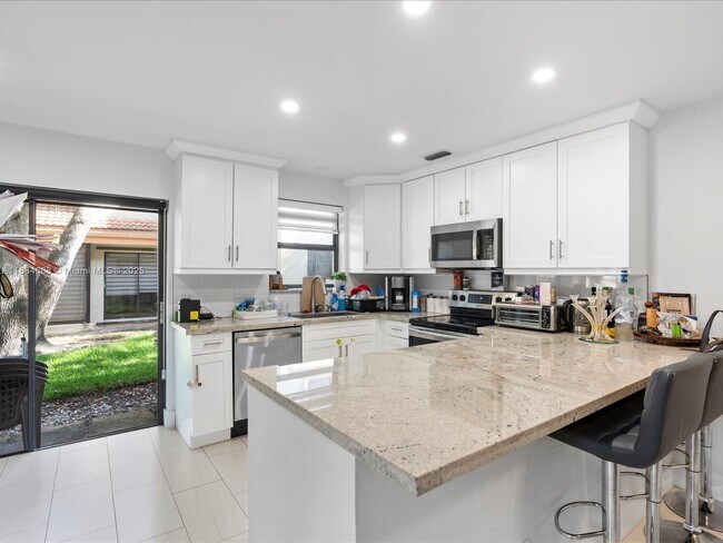 Building Photo - 3400 Emerald Oaks Dr