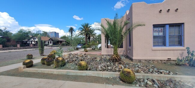 Neighborhood street view - 704 E 4th St