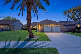 Building Photo - 4908 Holly Park Dr