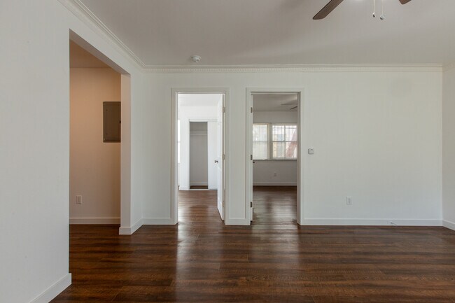 Building Photo - 5421 S Gramercy Pl