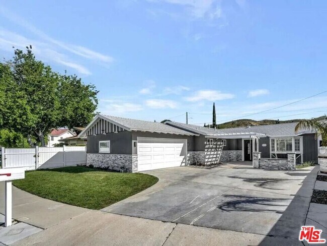 Building Photo - 28040 Ermine Pl
