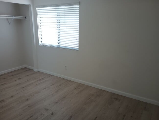 Building Photo - 2BR/1.5BA Condo in the heart of Oceanside