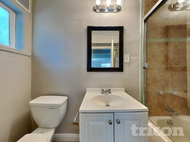 Building Photo - 500 Shaddick Dr