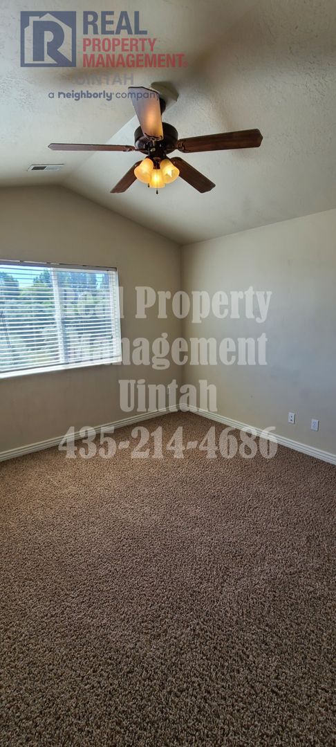Building Photo - 3 bed 2.5 bath townhome in Fox Run
