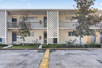 Building Photo - 700 Melrose Ave