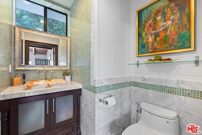 Building Photo - 3655 Glenridge Dr