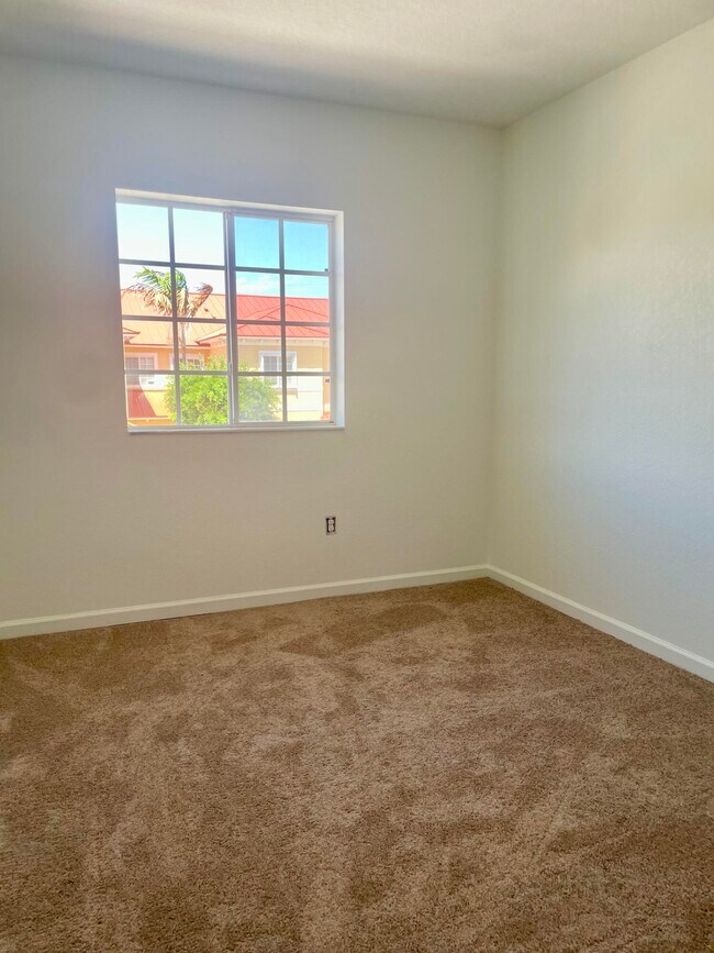 Building Photo - 5176 SE Mariner Garden Cir