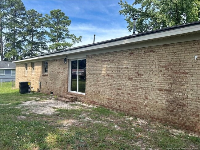 Building Photo - 7430 Southgate Rd
