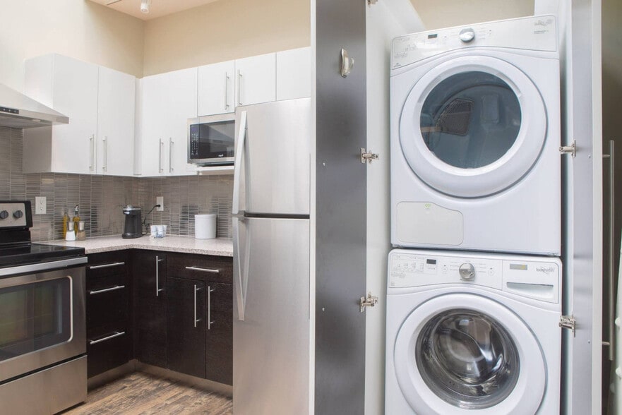 Building Photo - 225 E Michigan St