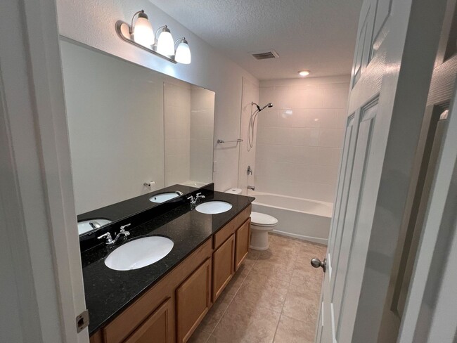 Building Photo - Spacious 4 bedroom, 2.5 bathroom house, no rear neighbors