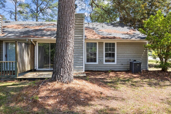 Building Photo - 1501 Fairfax Ln