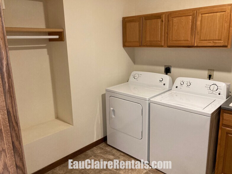 Laundry Machines - 405 Wisconsin St