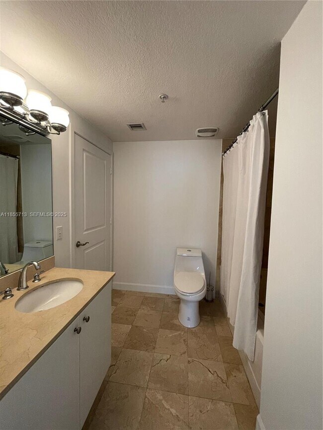 Building Photo - 170 SE 14th St