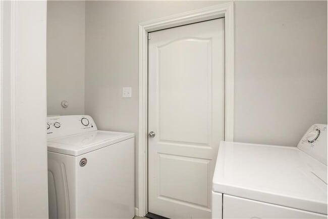 Building Photo - 6402 Williams Dr