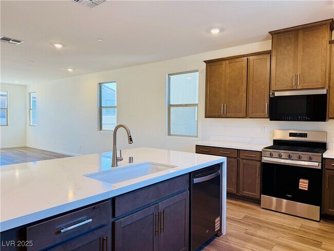 Building Photo - 1544 Little Penguin St