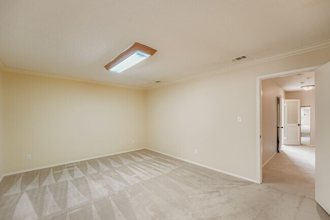 Building Photo - Spacious 3-Bed Townhome in Northwest Hills – Over 3,200 Sq Ft with Courtyard & 2-Car Garage **ALL...
