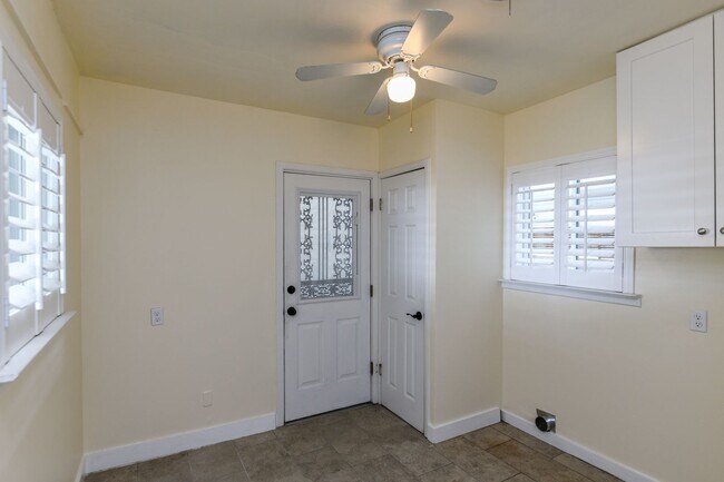 Building Photo - 4406-4410 Granbury TriPlex