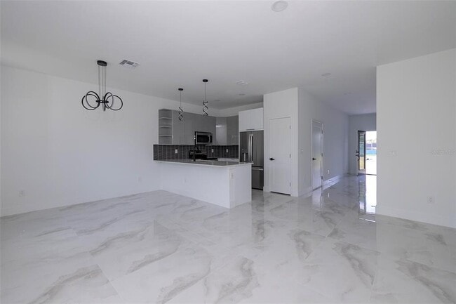 Building Photo - 2005 BARROSO St