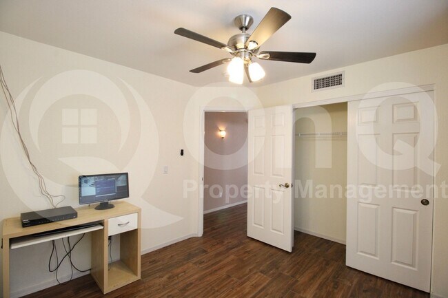 Building Photo - 3845 W Charlotte Dr