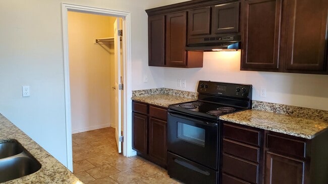 Building Photo - 3621 Scarlet Ln