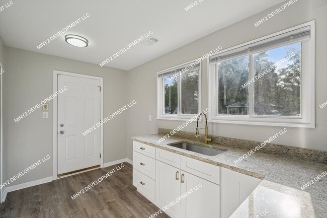 Building Photo - Completely Updated 3-Bedroom, 1-Bath Ranch...