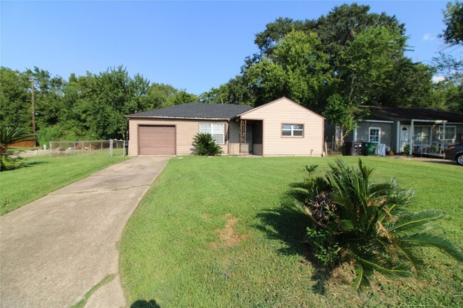 Building Photo - 10601 Murr Way