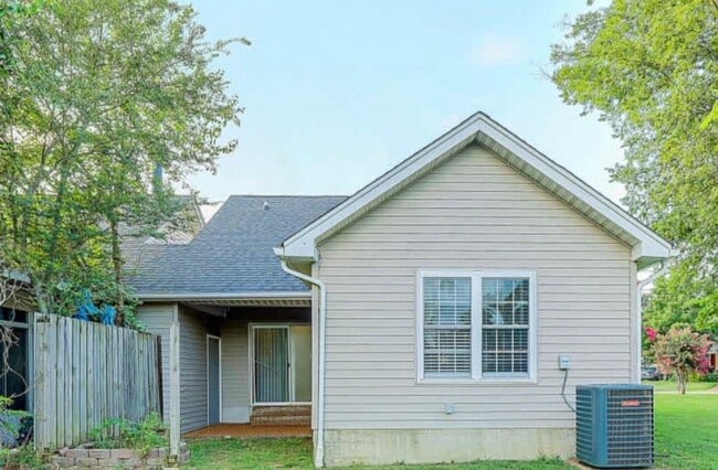 Building Photo - 609 Brentmeadow Cir