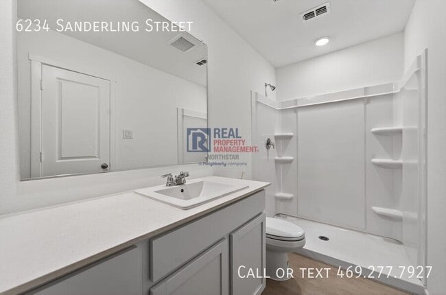 Building Photo - 6234 Sanderling St