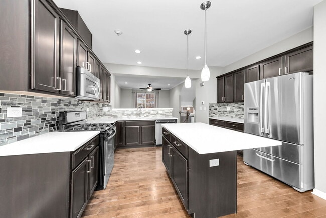 Building Photo - 2525 Dunraven Ave