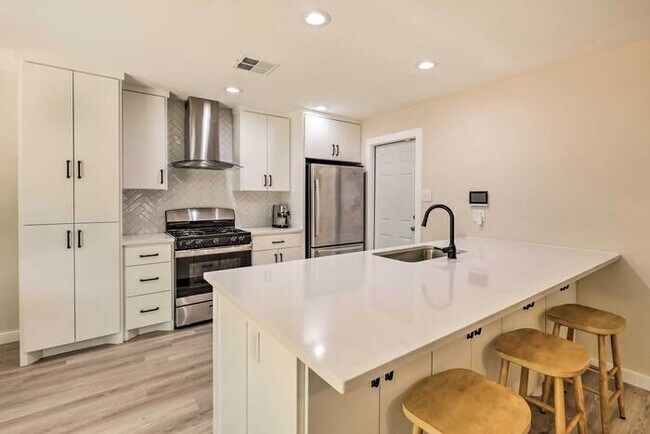 Building Photo - 6204 Wagon Bend