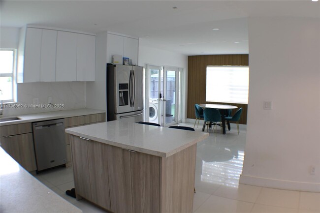 Building Photo - 2050 N 57th Terrace