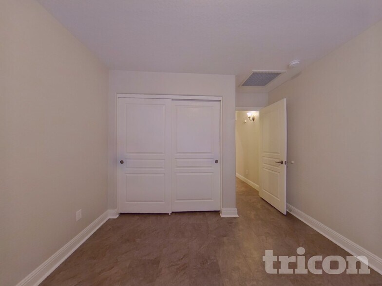 Building Photo - 20711 N Santa Cruz Dr