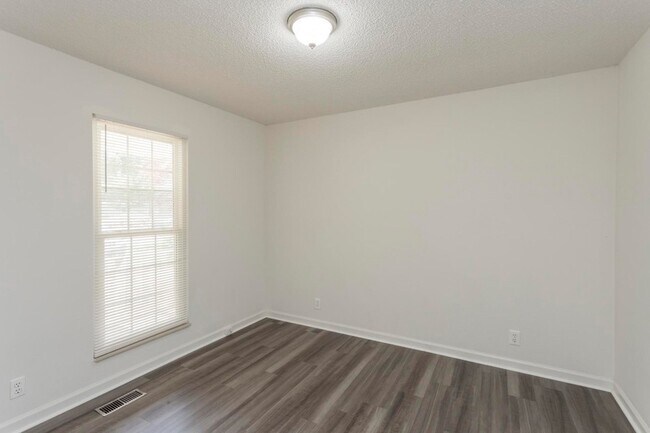 Building Photo - 3104 Kinwood Dr