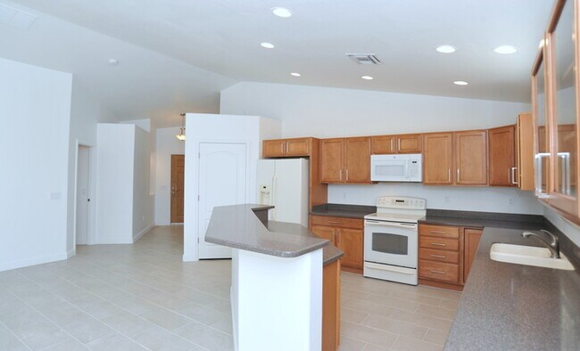 Building Photo - 3 bedroom 2 bathroom in Vail School District