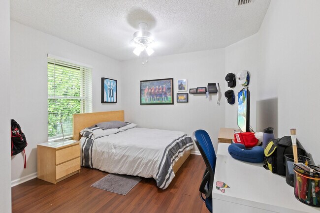 Building Photo - 1007 Spoonbill Cir