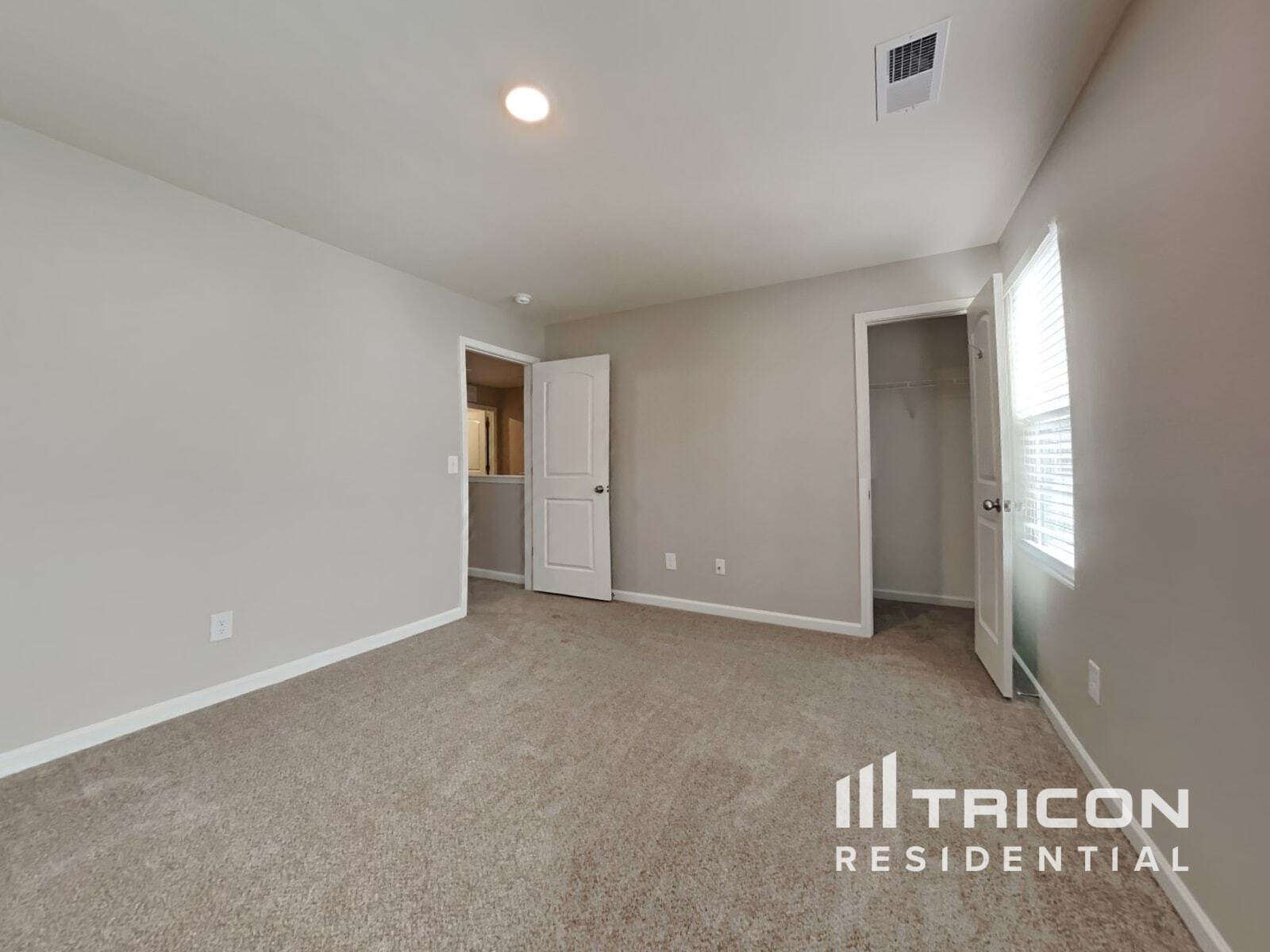 Building Photo - 335 Thistle Downs Dr