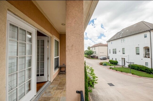 Building Photo - 7103 Windwater Lagoon Dr