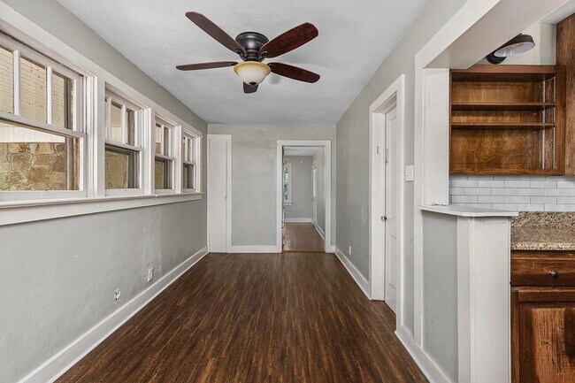 Building Photo - 202 Seymore Ave