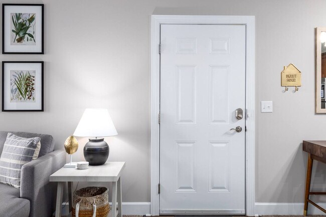 Building Photo - 740 Zumstein Ln