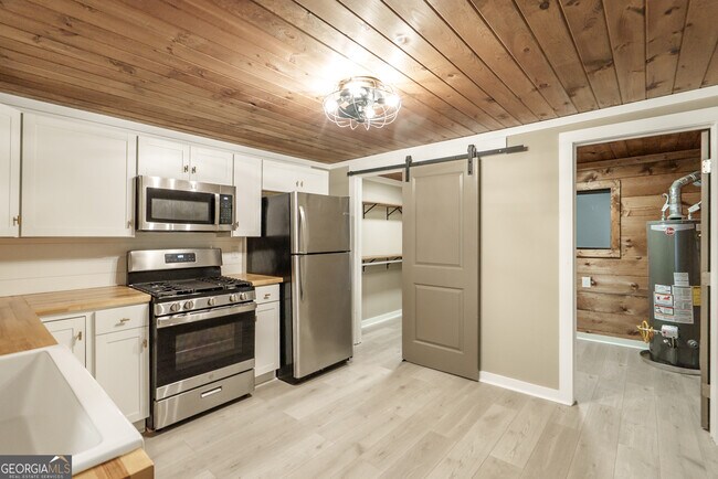 Building Photo - 1121 Prospect Rd