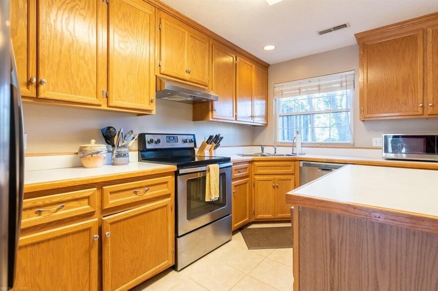 Kitchen - 855 S Grant St