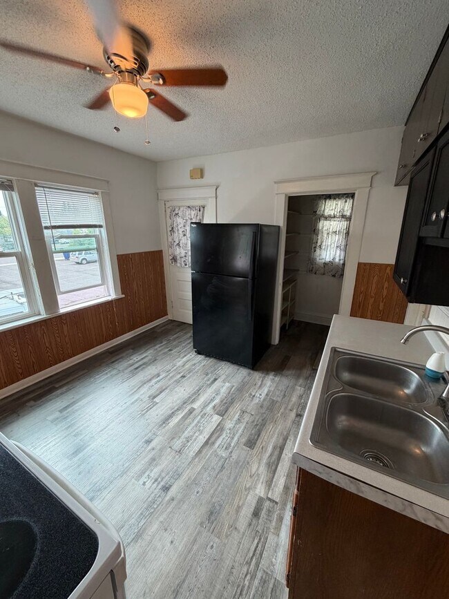 Building Photo - 409 N 51st Ave W