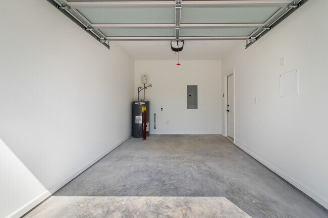 Building Photo - 160 Excell Rd