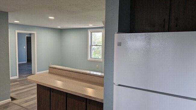 Building Photo - 716 Main St