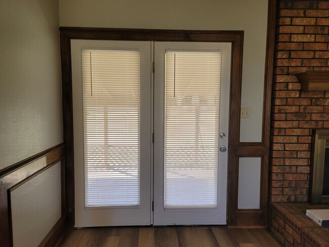 Building Photo - Newly Remodeled 3 Bedroom/2 Bath Home In V...