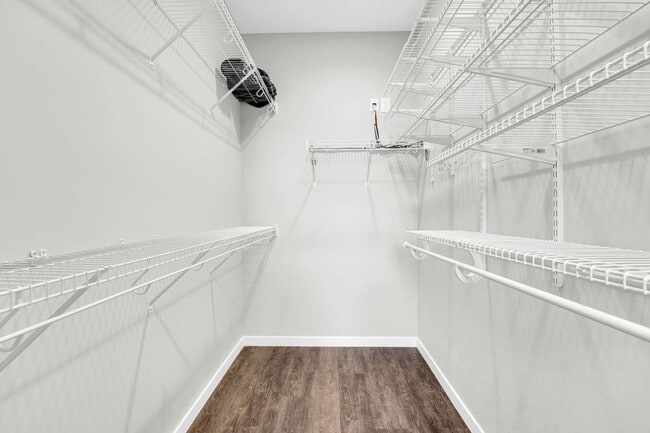 Building Photo - Beautiful Furnished 1 bedroom unit in Fair...