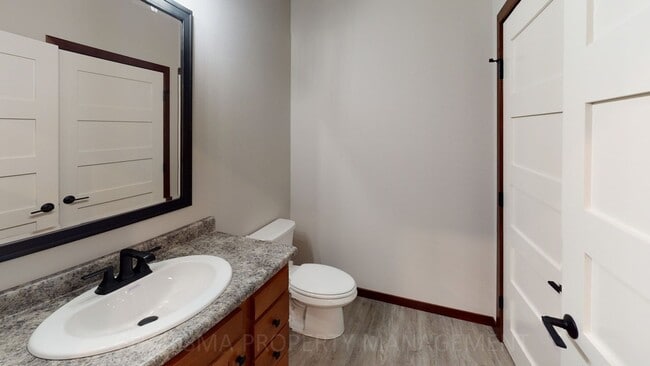 Building Photo - 3 BD, 2.5 BA TOWNHOME, DOUBLE ATTACHED GAR...